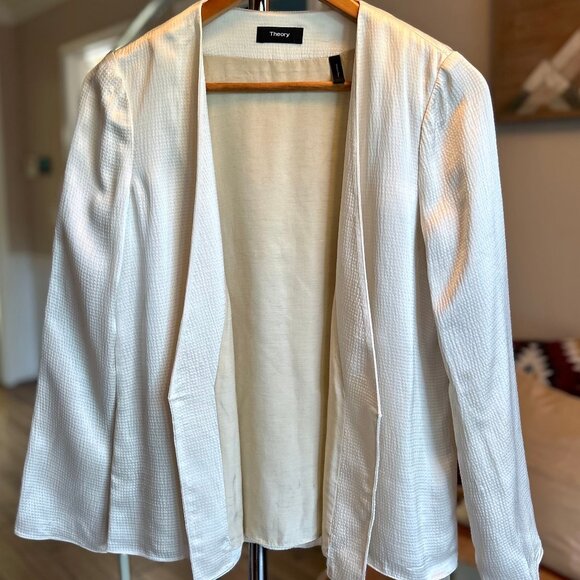Theory Ivory Hammered Satin Wrap Jacket Blouse Top Long Sleeved Womens Sz P (XS) - Picture 2 of 11